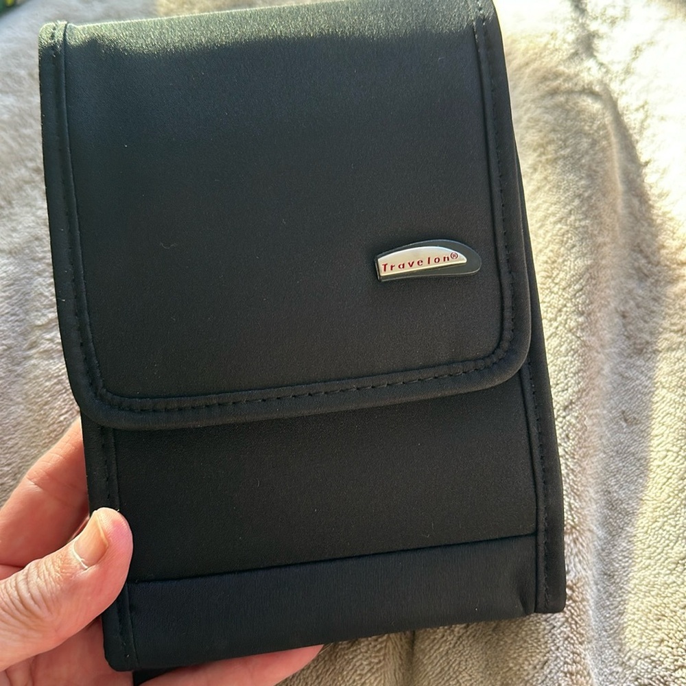 Travelon passport holder. NWOT.